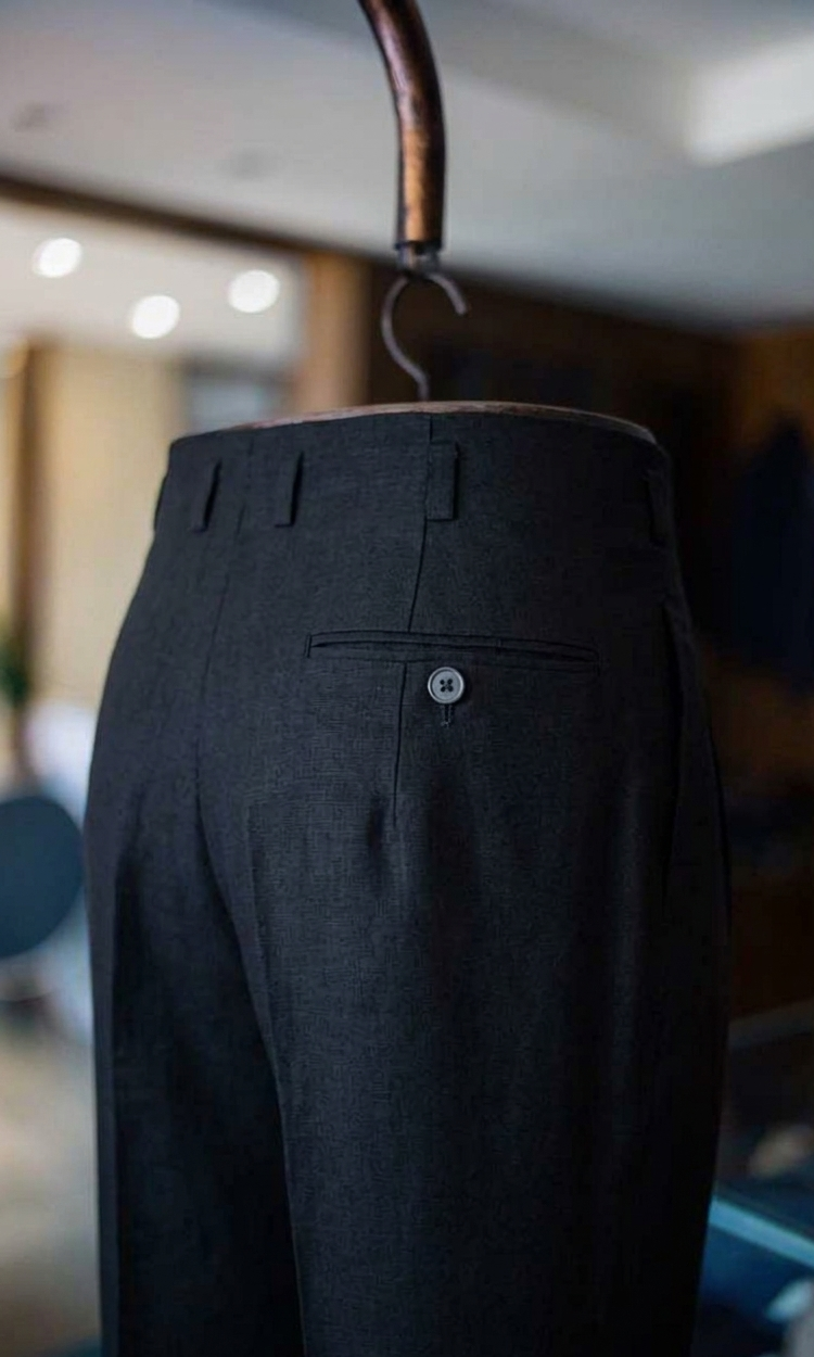 Black American  High-Waist Pleated Linen Trouser